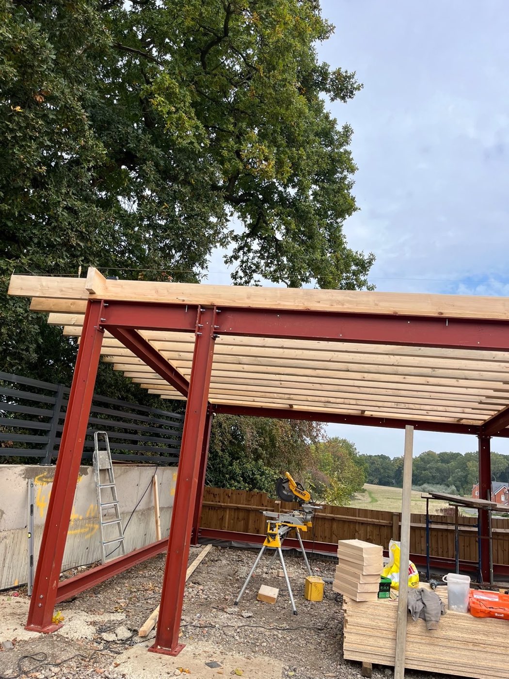 Steel frame and canopy — Finished