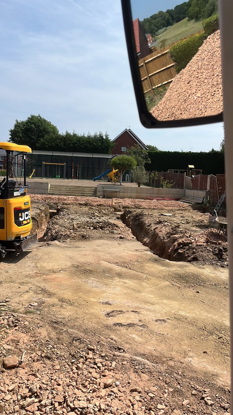 Foundations and crane lift — Footings