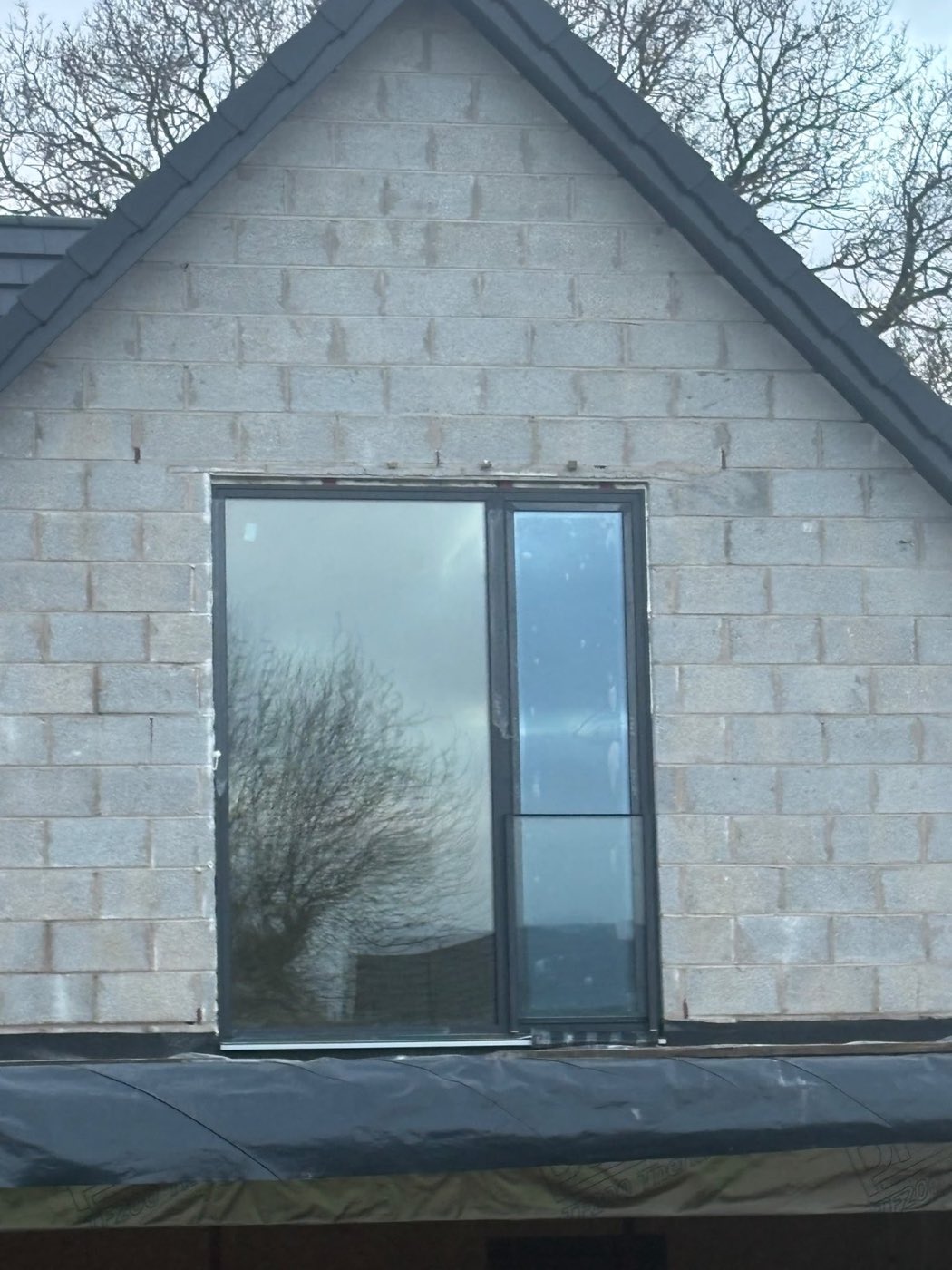 Gable and glazing — Glazed
