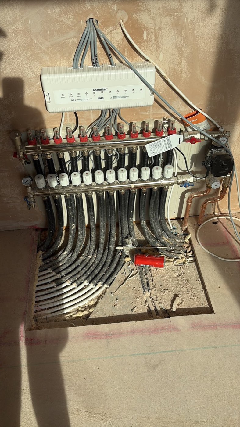 Heating and plumbing — Manifold